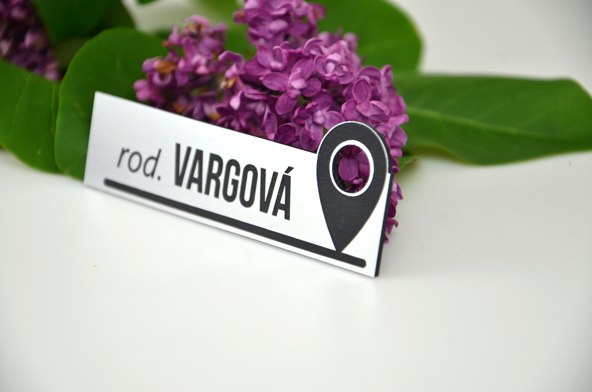 Menovka na dvere alebo poštovú schránku GOOGLE | Exteriérová plastová menovka (10×2,5cm)