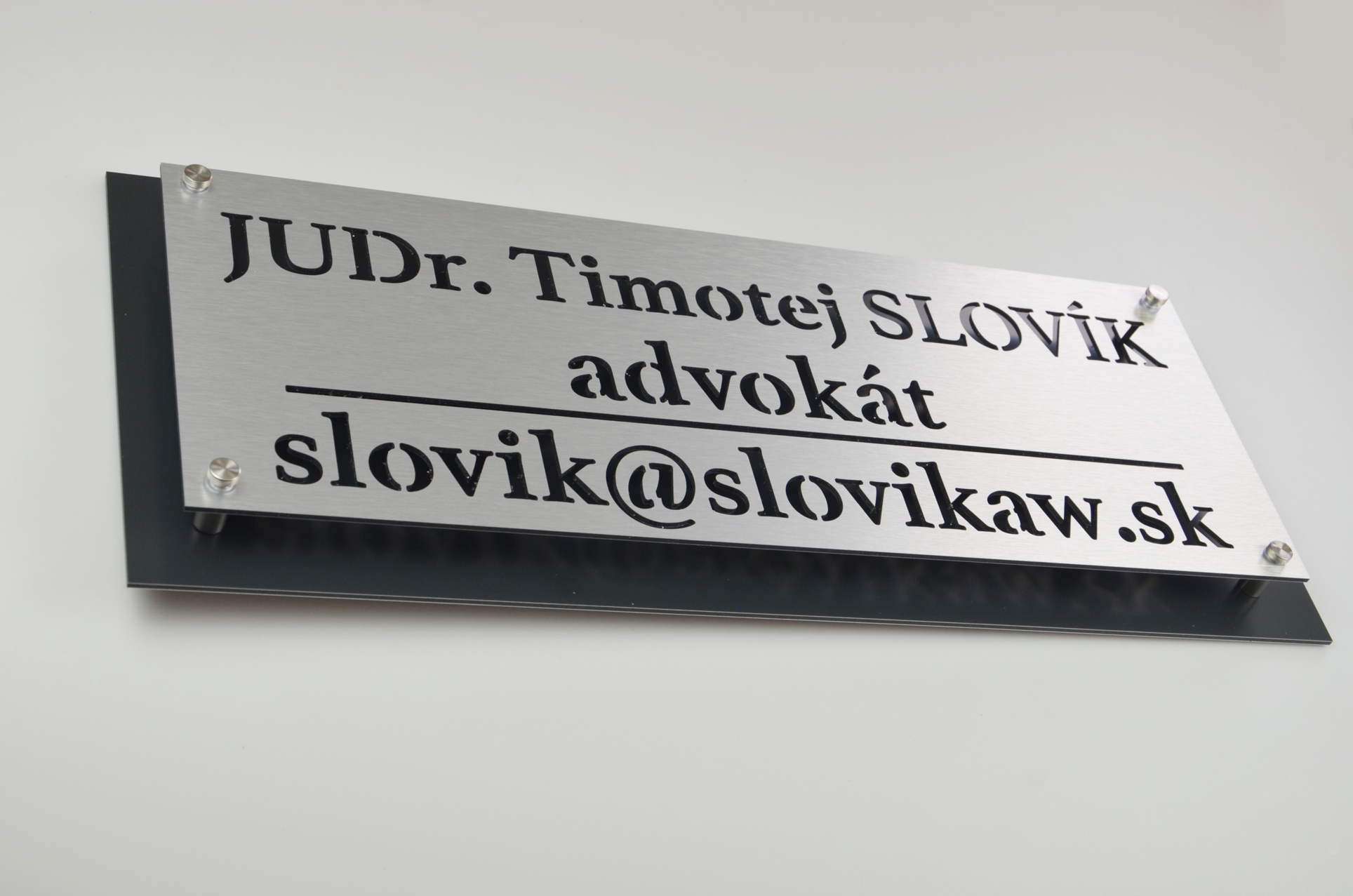 Tabuľka (nielen) pre advokáta/exteriér